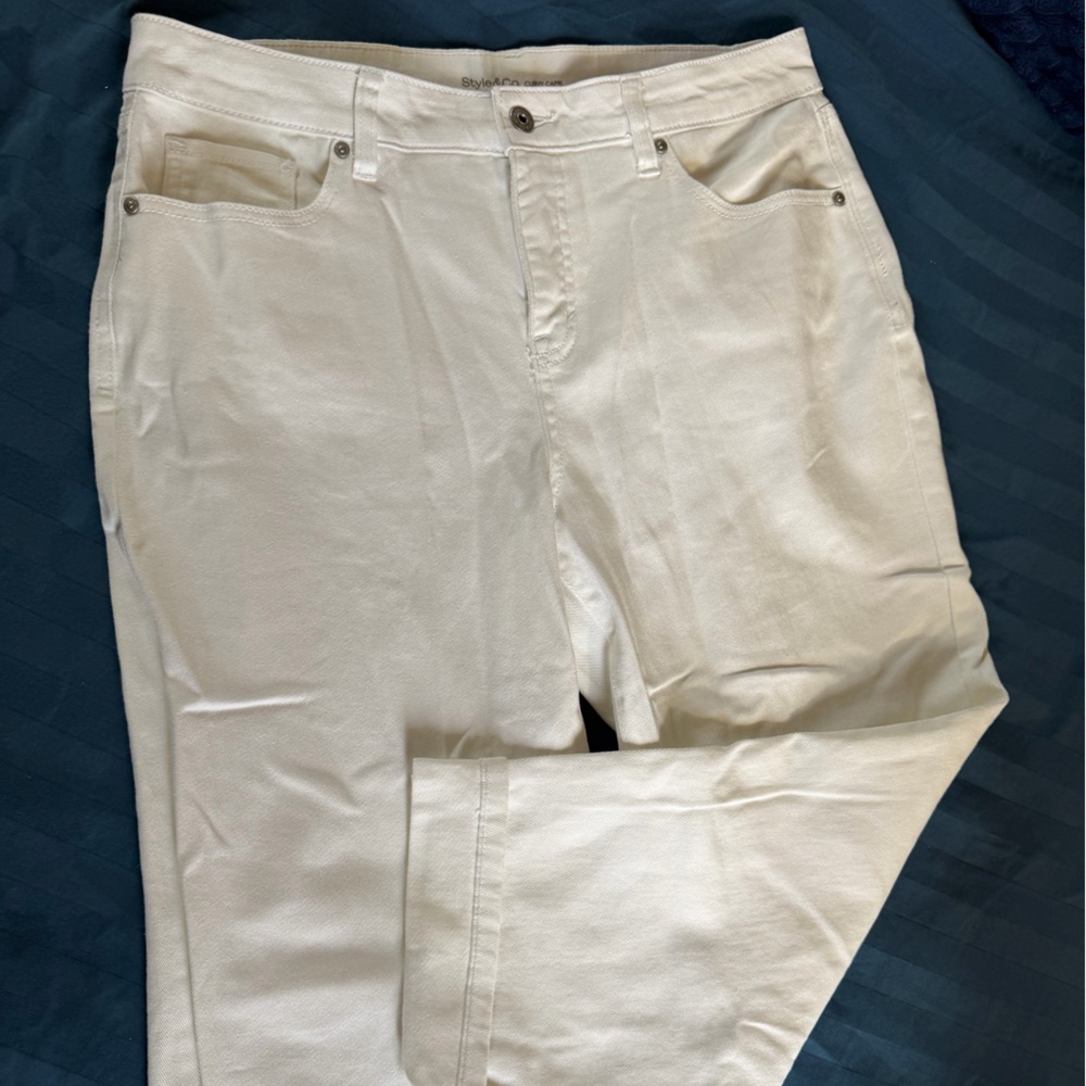 Style & Co. White Curvy Capris